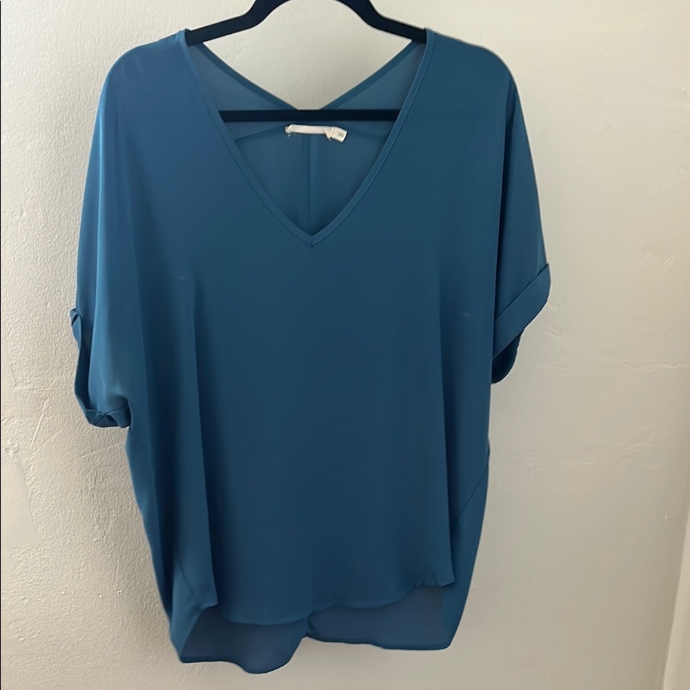 Lush teal Blue Short Sleeve Oversized Blouse
Excellent condition